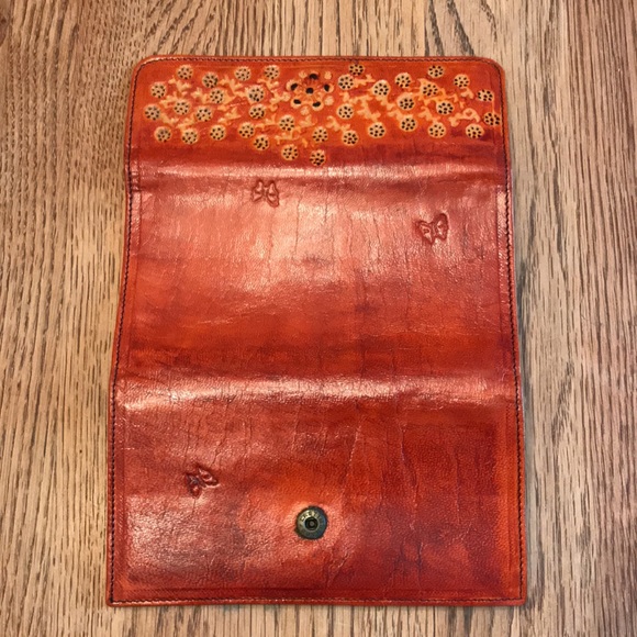 Leather Embossed Wallet - Picture 8 of 9